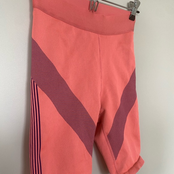 Fabletics Ultra High-Waisted Seamless Sprint Short - Picture 3 of 10